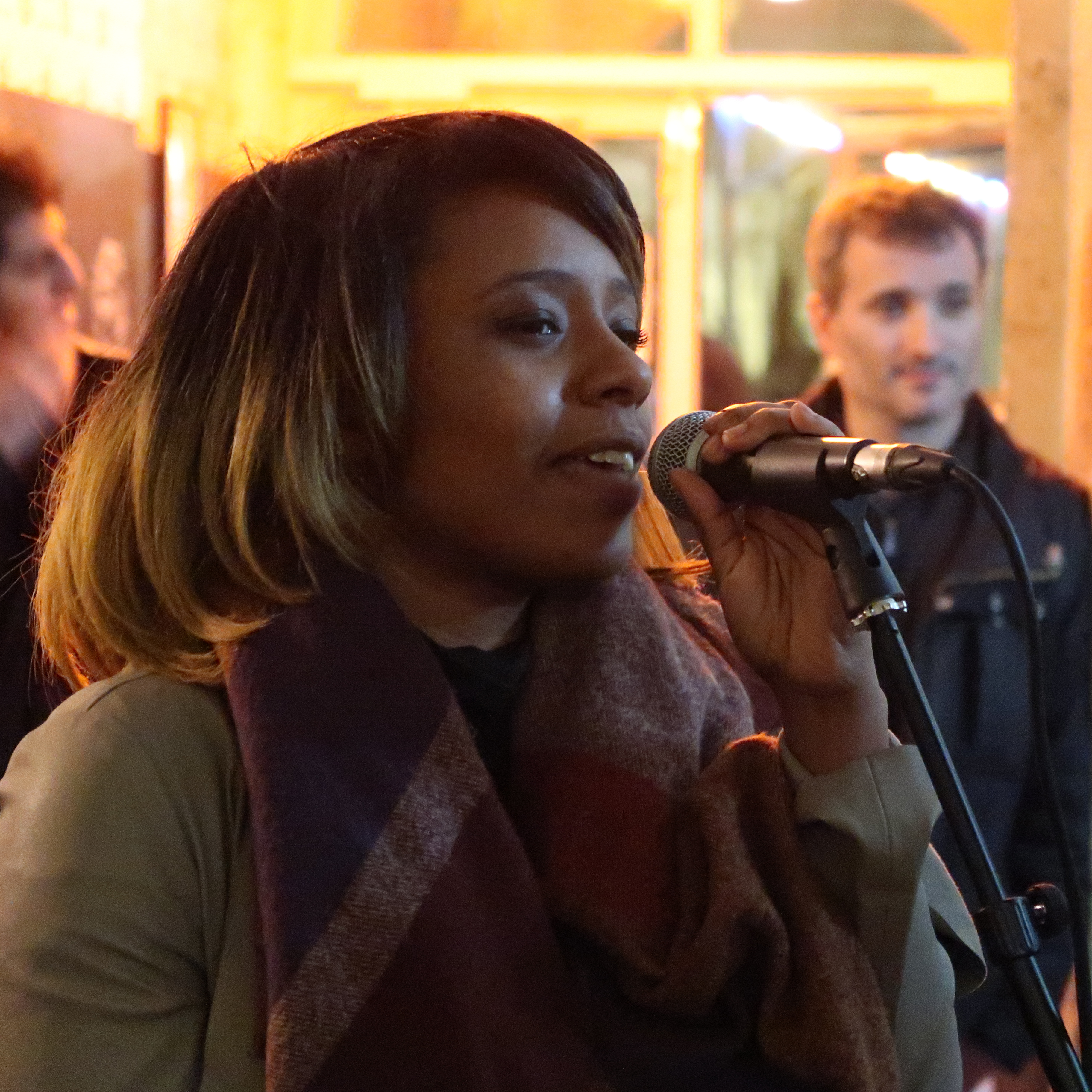Angeline, chanteuse